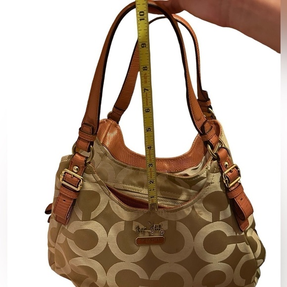 SOLD DO NOT BUY. Coach Bag. WALLET OS SOLD. Bag available on another listing - Picture 13 of 16